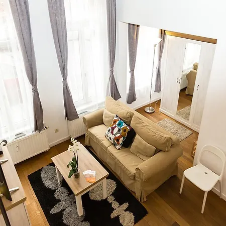 Patriotes Halldis Apartment *